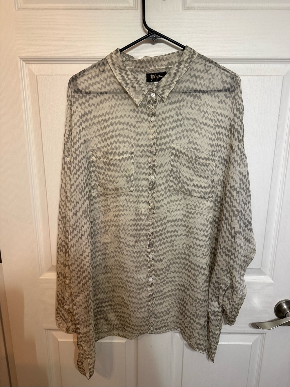 Johnny Was Biya 100% Silk Light Gray Chevron-Pattern  Button-Up Shirt